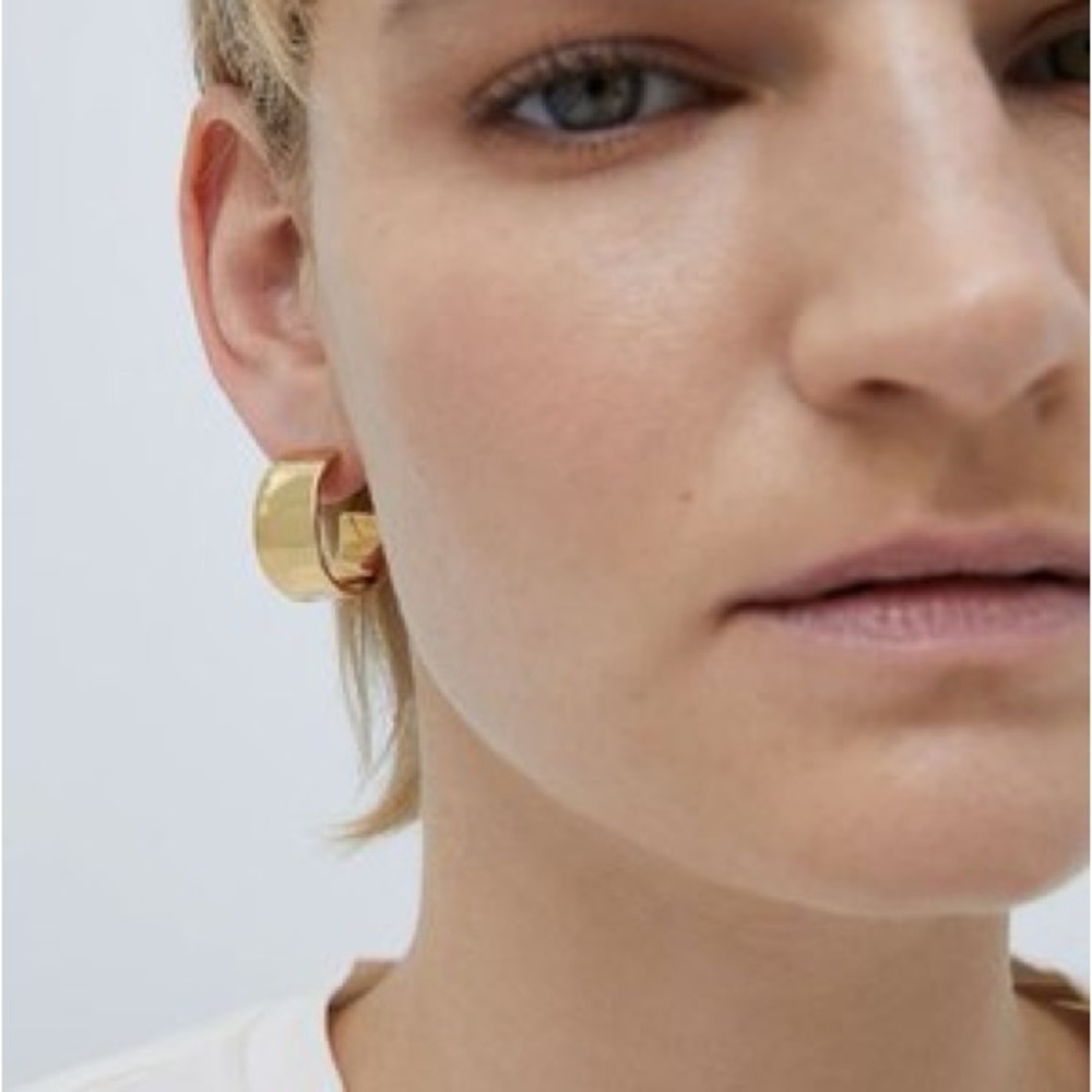 Jenny Bird Ora Hoop Earrings - Gold - Picture 2 of 8